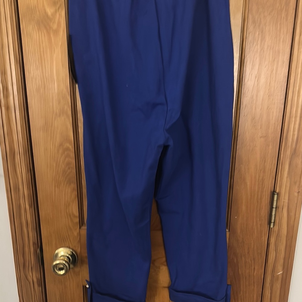 Woman’s blue capri